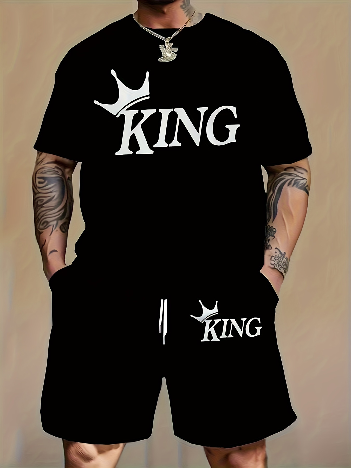 Summer Quotes - ชุดแฟชั่นผู้ชาย 2 ชิ้น เสื้อยืดแขนสั้นพิมพ์ลายตัวอักษรและกางเกงขาสั้น ชุดลำลองสไตล์สตรีทแวร์สำหรับใส่เล่นกีฬาในชีวิตประจำวัน