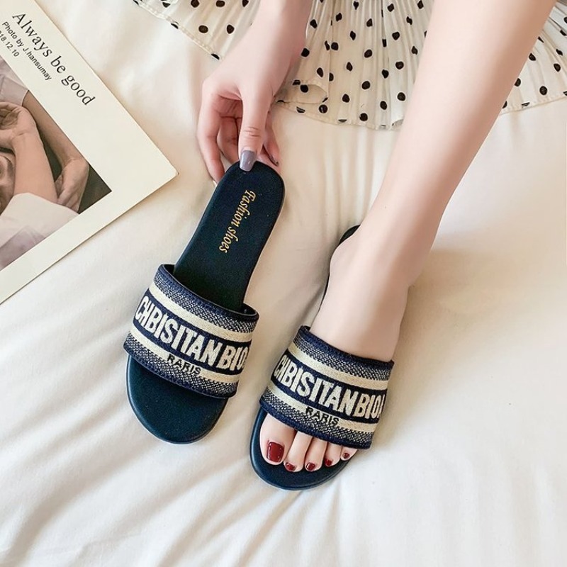 Summer Quotes - รองเท้าแตะแฟชั่นผู้หญิงแบบสวม รุ่นใหม่สำหรับฤดูร้อน หัวมน เปิดนิ้วเท้า ปักลายตัวอักษร พื้นนุ่มกันลื่น