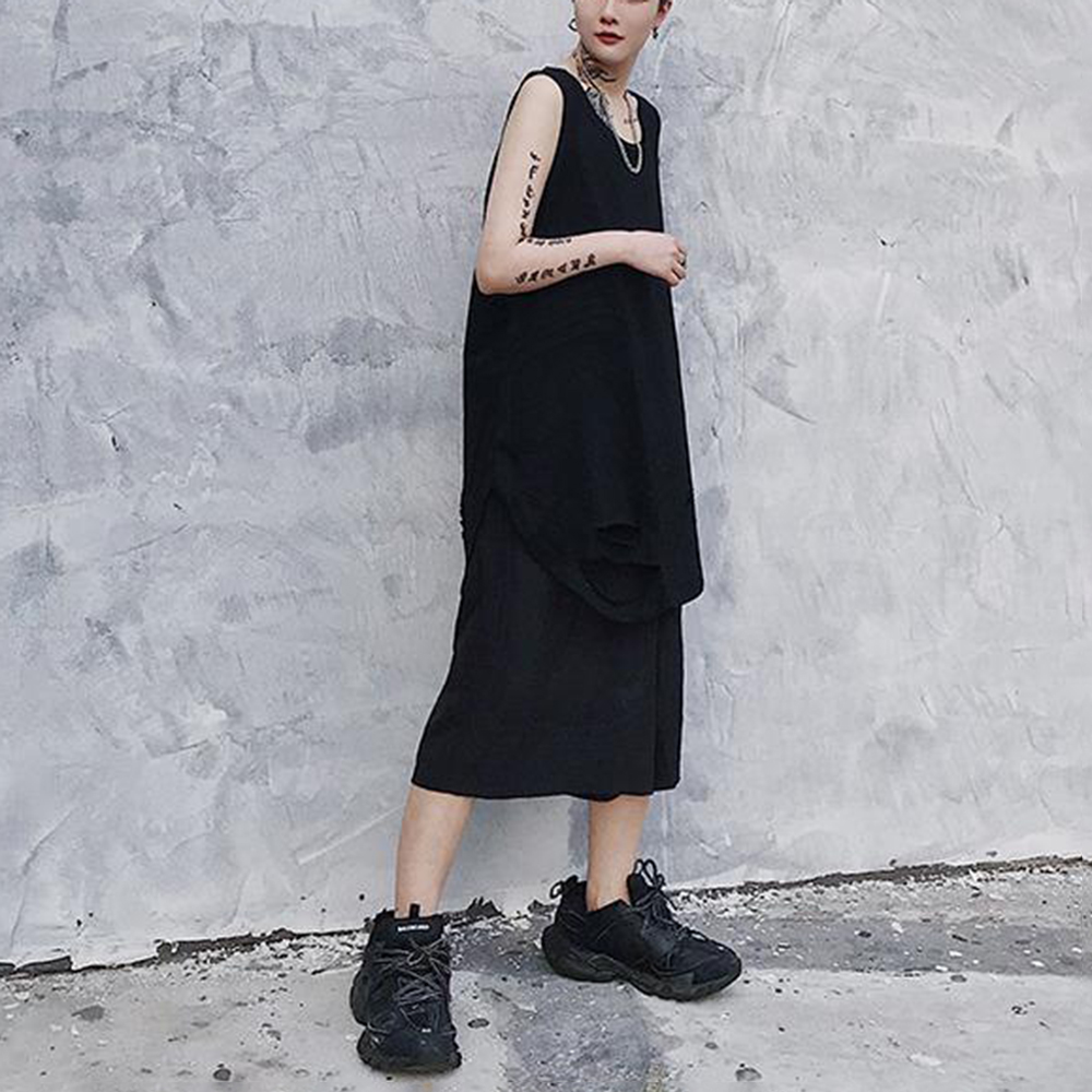 เสื้อกล้ามผู้ชายสีเข้มขาดๆ ระบ - Summer Clothing Trends 2026 บทวิจารณ์และราคา