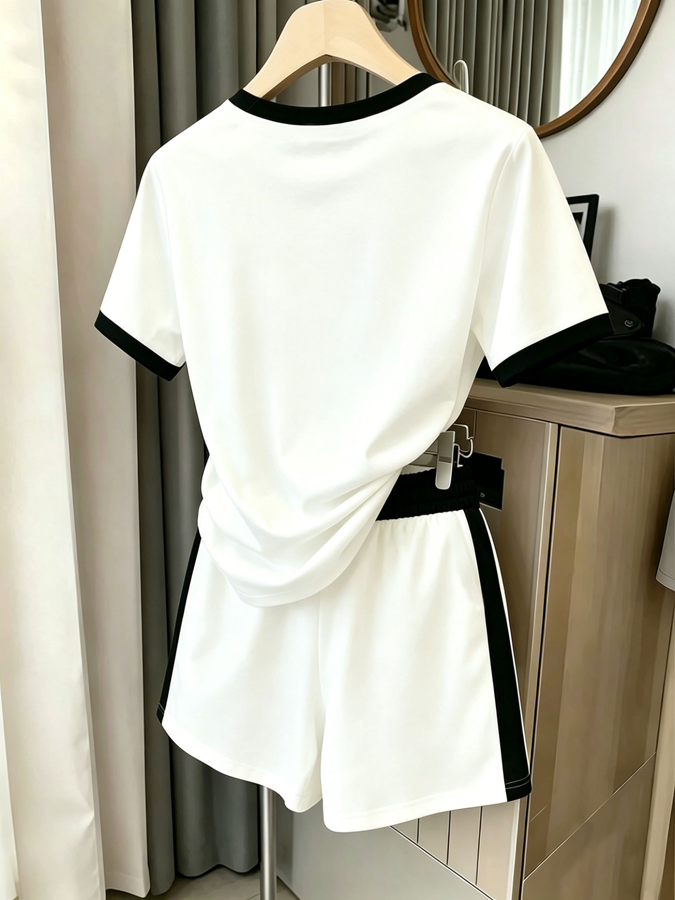 ชุดกางเกงขาสั้นแขนสั้นสไตล์อเม - Summer Clothing Nyc บทวิจารณ์และราคา